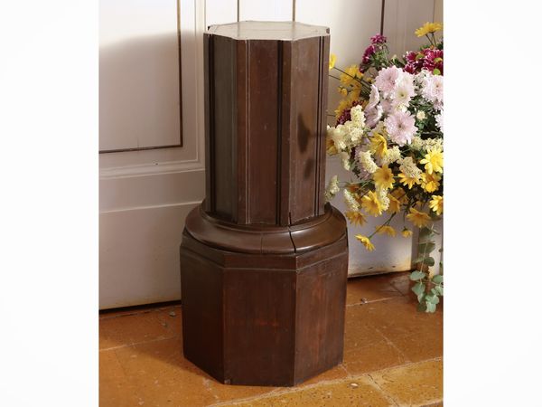 Coppia di basi per sculture in legno tenero  - Asta Un'antica dimora marchigiana: Arredi antichi e Arte contemporanea - Associazione Nazionale - Case d'Asta italiane