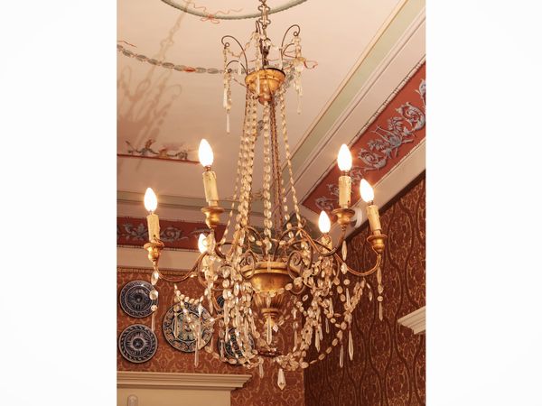 Lampadario in metallo dorato e cristallo  - Asta Un'antica dimora marchigiana: Arredi antichi e Arte contemporanea - Associazione Nazionale - Case d'Asta italiane