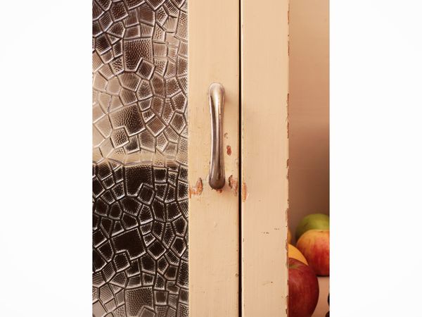 Credenza in legno laccato  - Asta Un'antica dimora marchigiana: Arredi antichi e Arte contemporanea - Associazione Nazionale - Case d'Asta italiane