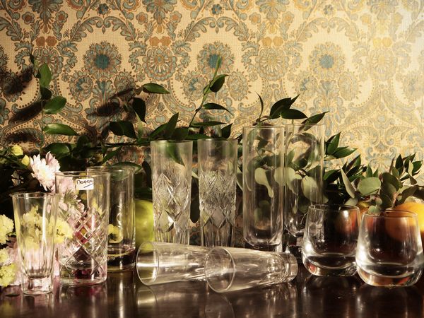 Grande assortimento di bicchieri  - Asta Un'antica dimora marchigiana: Arredi antichi e Arte contemporanea - Associazione Nazionale - Case d'Asta italiane