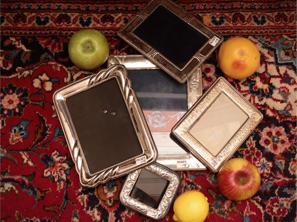 Lotto di cornici, anche in argento  - Asta Un'antica dimora marchigiana: Arredi antichi e Arte contemporanea - Associazione Nazionale - Case d'Asta italiane