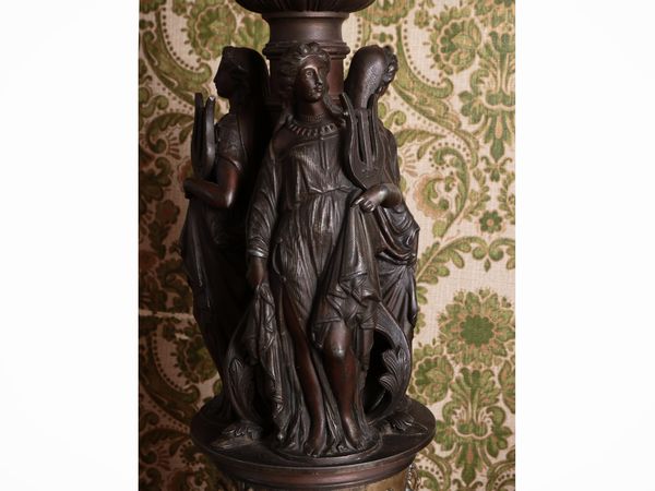 Grande lume ad olio o gas in antimonio  - Asta Un'antica dimora marchigiana: Arredi antichi e Arte contemporanea - Associazione Nazionale - Case d'Asta italiane