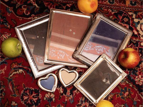 Lotto di cornici portaritratti, anche in argento  - Asta Un'antica dimora marchigiana: Arredi antichi e Arte contemporanea - Associazione Nazionale - Case d'Asta italiane