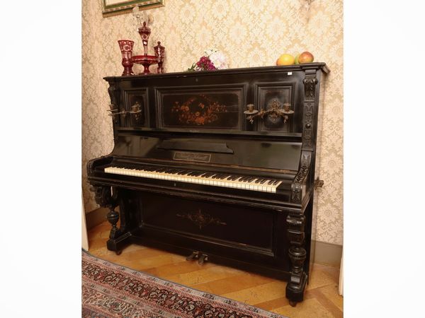 Pianoforte verticale in legno ebanizzato, Paul Scharff Berlin  - Asta Un'antica dimora marchigiana: Arredi antichi e Arte contemporanea - Associazione Nazionale - Case d'Asta italiane