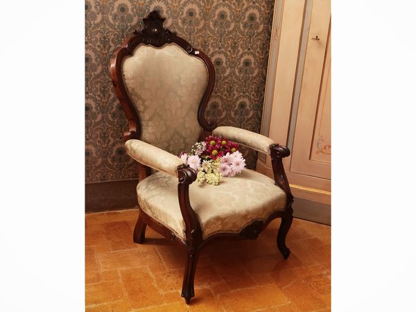 Poltrona in noce  - Asta Un'antica dimora marchigiana: Arredi antichi e Arte contemporanea - Associazione Nazionale - Case d'Asta italiane