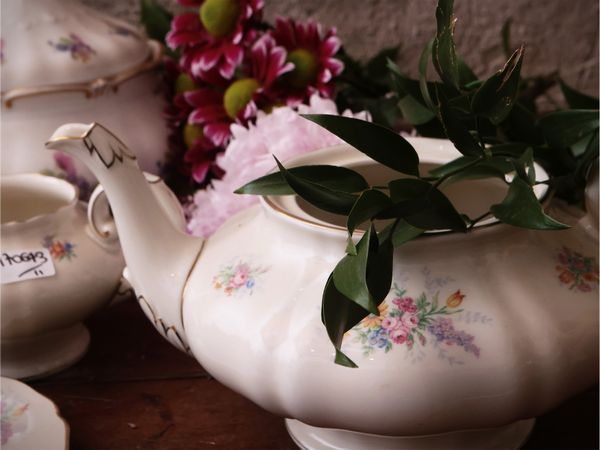 Servizio da t� in porcellana  - Asta Un'antica dimora marchigiana: Arredi antichi e Arte contemporanea - Associazione Nazionale - Case d'Asta italiane