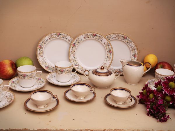 Servizio da caff� in porcellana tedesca  - Asta Un'antica dimora marchigiana: Arredi antichi e Arte contemporanea - Associazione Nazionale - Case d'Asta italiane