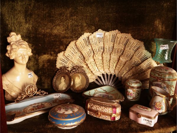 Lotto di galanterie  - Asta Un'antica dimora marchigiana: Arredi antichi e Arte contemporanea - Associazione Nazionale - Case d'Asta italiane