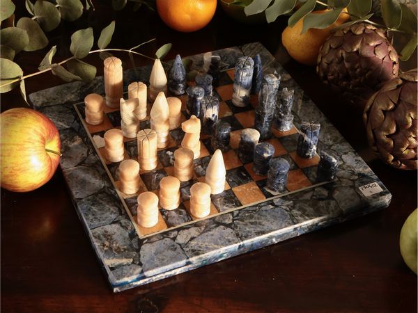 Scacchiera in pietre dure  - Asta Un'antica dimora marchigiana: Arredi antichi e Arte contemporanea - Associazione Nazionale - Case d'Asta italiane