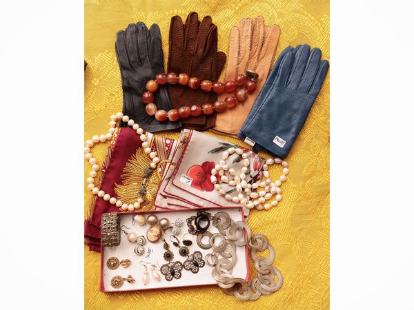 Accessori vintage  - Asta Un'antica dimora marchigiana: Arredi antichi e Arte contemporanea - Associazione Nazionale - Case d'Asta italiane