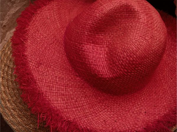 Assortimento di cappelli in paglia vintage  - Asta Un'antica dimora marchigiana: Arredi antichi e Arte contemporanea - Associazione Nazionale - Case d'Asta italiane