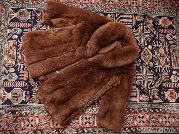 Giaccone in pelliccia di volpe  - Asta Un'antica dimora marchigiana: Arredi antichi e Arte contemporanea - Associazione Nazionale - Case d'Asta italiane