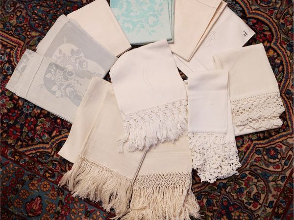 Lotto di asciugamani in lino  - Asta Un'antica dimora marchigiana: Arredi antichi e Arte contemporanea - Associazione Nazionale - Case d'Asta italiane