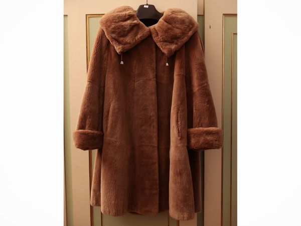 Pelliccia in castoro color miele  - Asta Un'antica dimora marchigiana: Arredi antichi e Arte contemporanea - Associazione Nazionale - Case d'Asta italiane