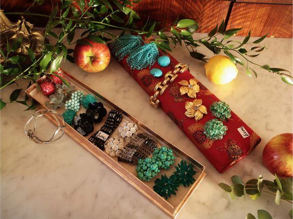 Selezione di bijoux Anni Settanta  - Asta Un'antica dimora marchigiana: Arredi antichi e Arte contemporanea - Associazione Nazionale - Case d'Asta italiane