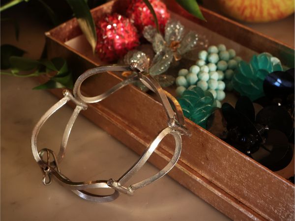 Selezione di bijoux Anni Settanta  - Asta Un'antica dimora marchigiana: Arredi antichi e Arte contemporanea - Associazione Nazionale - Case d'Asta italiane