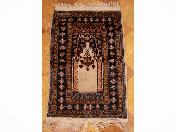 Due tappeti  - Asta Un'antica dimora marchigiana: Arredi antichi e Arte contemporanea - Associazione Nazionale - Case d'Asta italiane