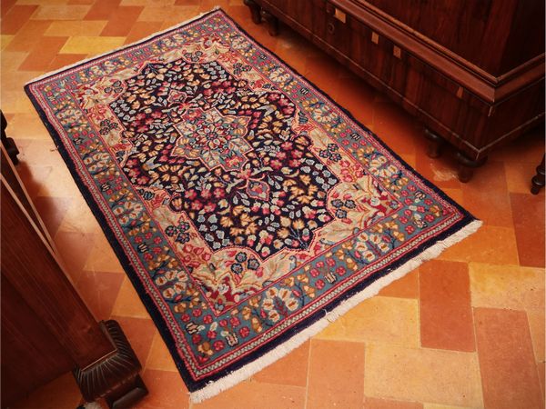 Set di tre tappeti persiani  - Asta Un'antica dimora marchigiana: Arredi antichi e Arte contemporanea - Associazione Nazionale - Case d'Asta italiane