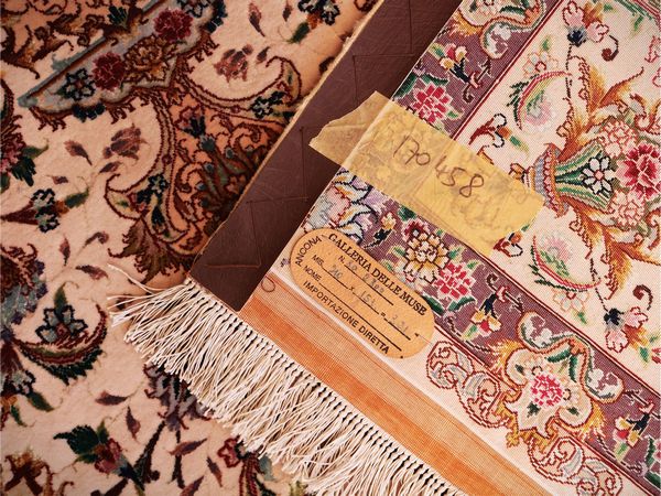 Tappeto in seta  - Asta Un'antica dimora marchigiana: Arredi antichi e Arte contemporanea - Associazione Nazionale - Case d'Asta italiane