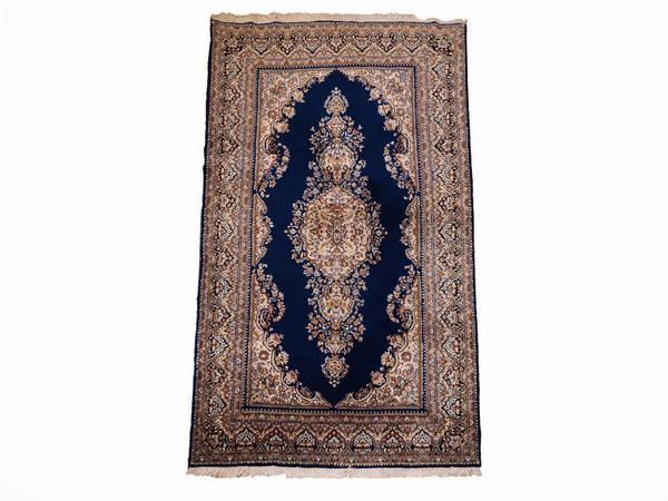 Tappeto persiano  - Asta Un'antica dimora marchigiana: Arredi antichi e Arte contemporanea - Associazione Nazionale - Case d'Asta italiane