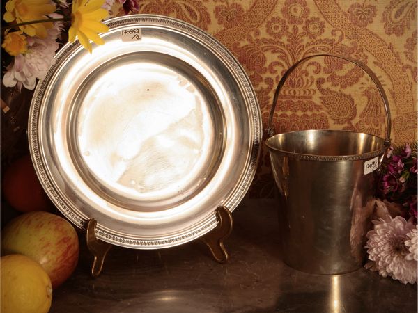 Due accessori per la tavola in argento  - Asta Un'antica dimora marchigiana: Arredi antichi e Arte contemporanea - Associazione Nazionale - Case d'Asta italiane