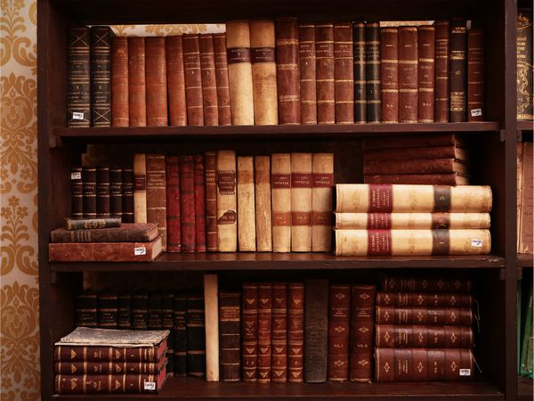 Miscellanea di libri di Teologia  - Asta Un'antica dimora marchigiana: Arredi antichi e Arte contemporanea - Associazione Nazionale - Case d'Asta italiane