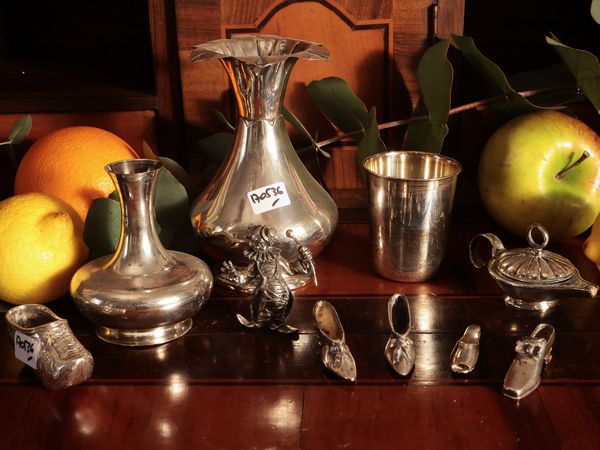 Curiosit� in argento  - Asta Un'antica dimora marchigiana: Arredi antichi e Arte contemporanea - Associazione Nazionale - Case d'Asta italiane