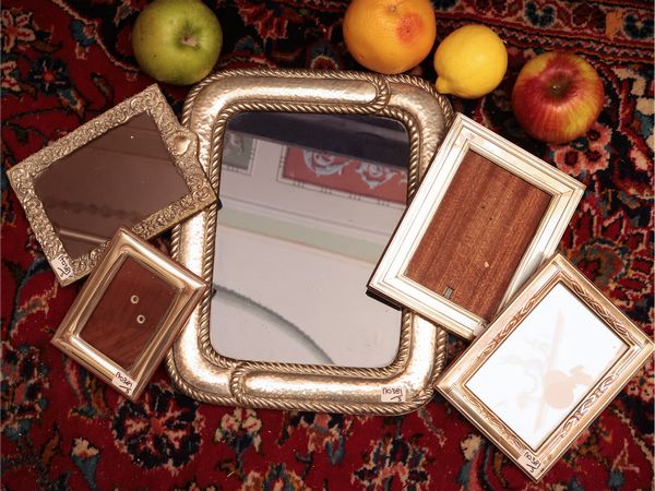 Cinque cornici portaritratti in argento  - Asta Un'antica dimora marchigiana: Arredi antichi e Arte contemporanea - Associazione Nazionale - Case d'Asta italiane