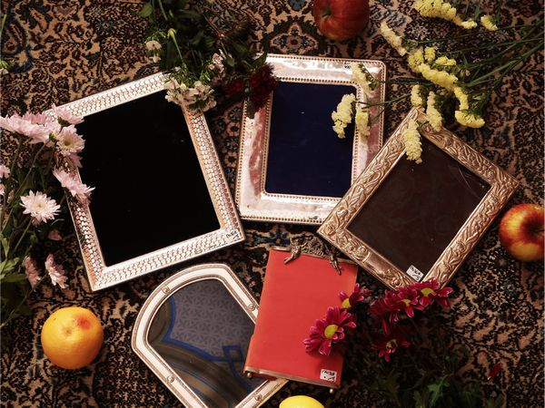 Cinque cornici portaritratti in argento 925  - Asta Un'antica dimora marchigiana: Arredi antichi e Arte contemporanea - Associazione Nazionale - Case d'Asta italiane