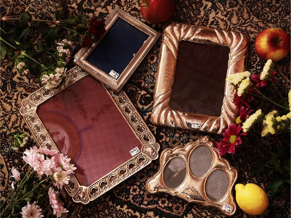 Quattro cornici portaritratti in argento  - Asta Un'antica dimora marchigiana: Arredi antichi e Arte contemporanea - Associazione Nazionale - Case d'Asta italiane