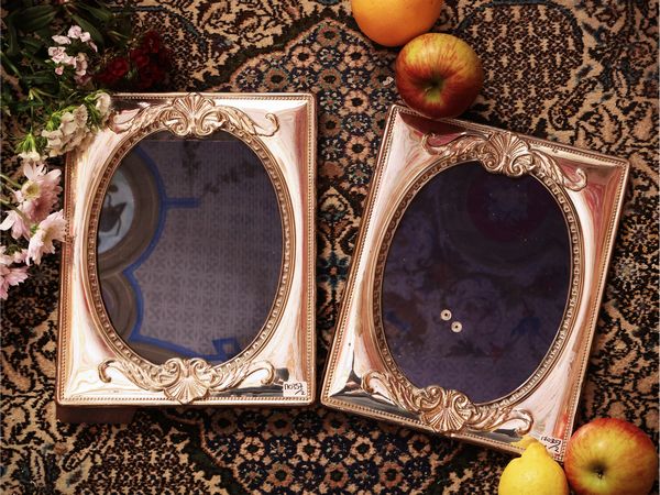 Coppia di cornici portaritratti in argento 925  - Asta Un'antica dimora marchigiana: Arredi antichi e Arte contemporanea - Associazione Nazionale - Case d'Asta italiane
