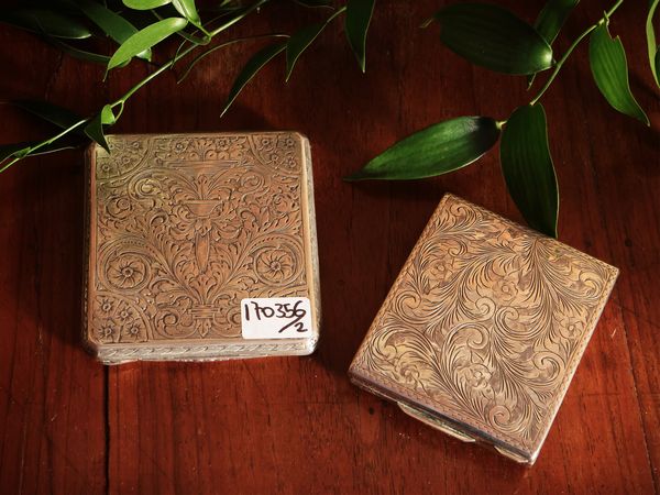 Dou trousse da borsetta in argento  - Asta Un'antica dimora marchigiana: Arredi antichi e Arte contemporanea - Associazione Nazionale - Case d'Asta italiane