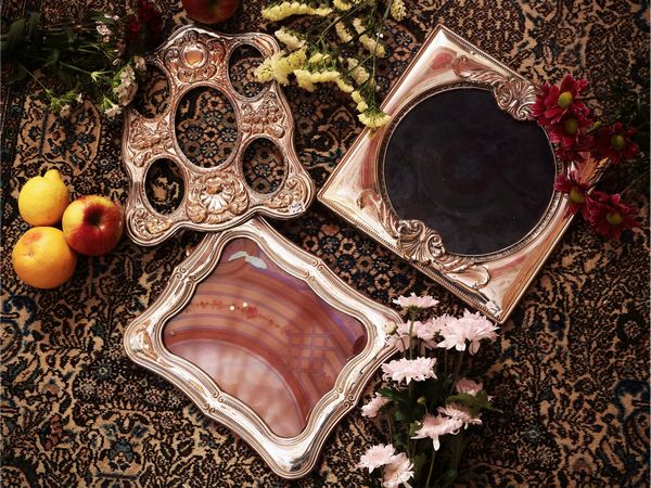 Due cornici portaritratti in argento 925  - Asta Un'antica dimora marchigiana: Arredi antichi e Arte contemporanea - Associazione Nazionale - Case d'Asta italiane