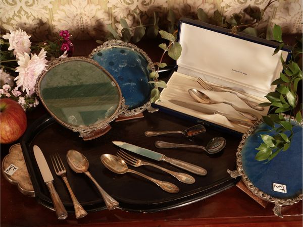 Lotto di argenteria d'epoca per la casa e la tavola  - Asta Un'antica dimora marchigiana: Arredi antichi e Arte contemporanea - Associazione Nazionale - Case d'Asta italiane