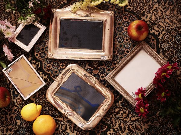 Lotto di cornici portaritratti, anche in argento  - Asta Un'antica dimora marchigiana: Arredi antichi e Arte contemporanea - Associazione Nazionale - Case d'Asta italiane