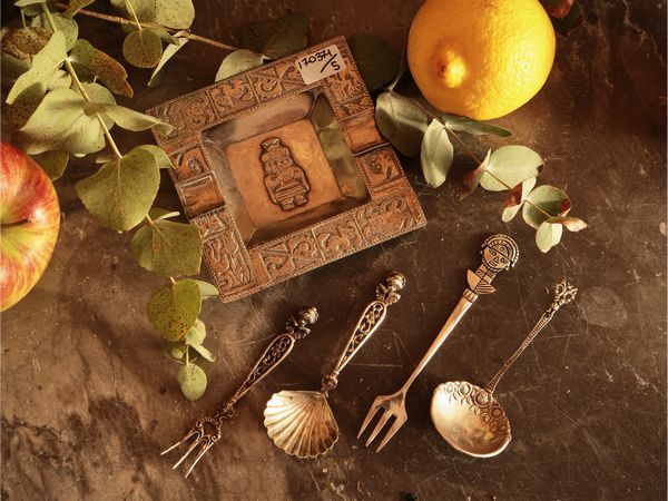 Lotto di curiosit da collezione in argento  - Asta Un'antica dimora marchigiana: Arredi antichi e Arte contemporanea - Associazione Nazionale - Case d'Asta italiane