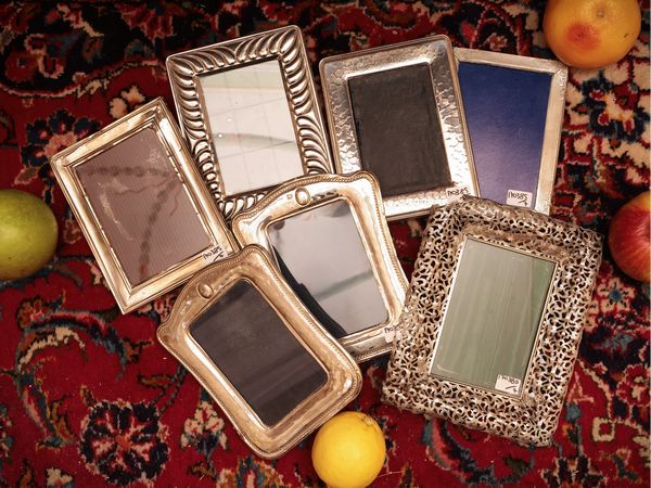 Quattro cornici portaritratti in argento  - Asta Un'antica dimora marchigiana: Arredi antichi e Arte contemporanea - Associazione Nazionale - Case d'Asta italiane