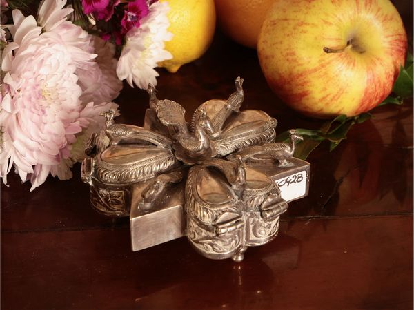 Scatola in argento  - Asta Un'antica dimora marchigiana: Arredi antichi e Arte contemporanea - Associazione Nazionale - Case d'Asta italiane