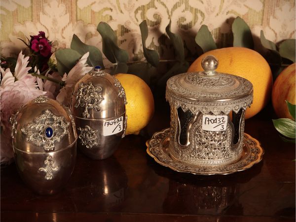 Tre scatoline in argento  - Asta Un'antica dimora marchigiana: Arredi antichi e Arte contemporanea - Associazione Nazionale - Case d'Asta italiane