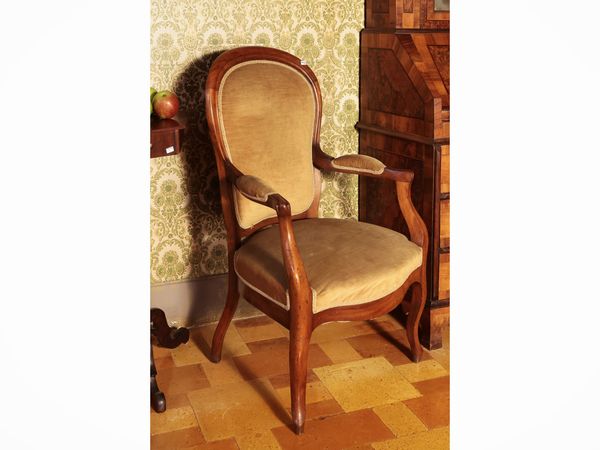 Coppia di poltrone in noce  - Asta Un'antica dimora marchigiana: Arredi antichi e Arte contemporanea - Associazione Nazionale - Case d'Asta italiane