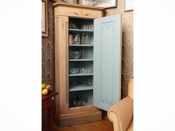 Angoliera in legno laccato  - Asta Un'antica dimora marchigiana: Arredi antichi e Arte contemporanea - Associazione Nazionale - Case d'Asta italiane