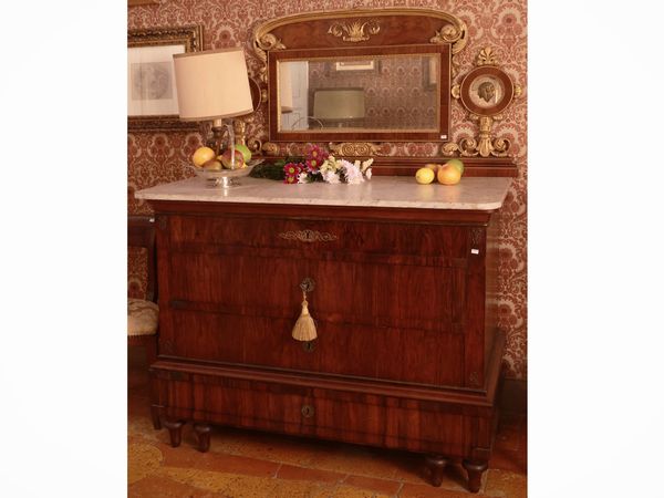 Cassettone impiallacciato in noce  - Asta Un'antica dimora marchigiana: Arredi antichi e Arte contemporanea - Associazione Nazionale - Case d'Asta italiane