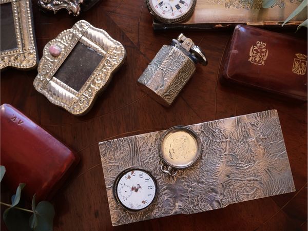 Assortimento di accessori decorativi d'epoca  - Asta Un'antica dimora marchigiana: Arredi antichi e Arte contemporanea - Associazione Nazionale - Case d'Asta italiane