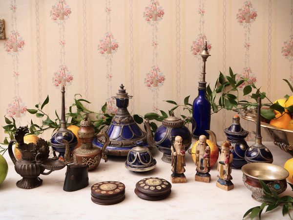 Assortimento di ceramiche esotiche blu  - Asta Un'antica dimora marchigiana: Arredi antichi e Arte contemporanea - Associazione Nazionale - Case d'Asta italiane