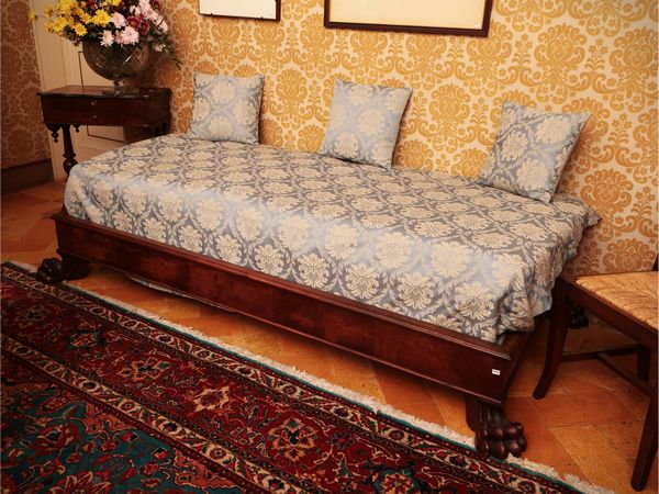 Lit de jour impiallacciato in piuma di mogano  - Asta Un'antica dimora marchigiana: Arredi antichi e Arte contemporanea - Associazione Nazionale - Case d'Asta italiane