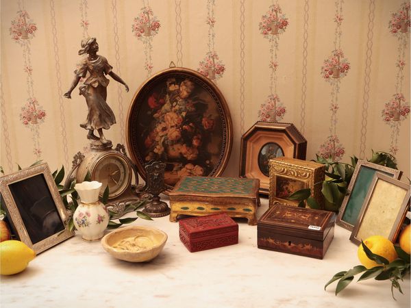 Curiosit d'epoca  - Asta Un'antica dimora marchigiana: Arredi antichi e Arte contemporanea - Associazione Nazionale - Case d'Asta italiane