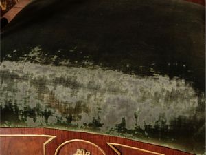 Coppia di poltrone in noce e impiallacciate in piuma di noce  - Asta Un'antica dimora marchigiana: Arredi antichi e Arte contemporanea - Associazione Nazionale - Case d'Asta italiane