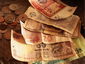 Curiosit� esotiche  - Asta Un'antica dimora marchigiana: Arredi antichi e Arte contemporanea - Associazione Nazionale - Case d'Asta italiane