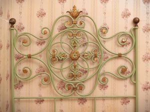 Letto singolo in ferro battuto tinto verde acqua  - Asta Un'antica dimora marchigiana: Arredi antichi e Arte contemporanea - Associazione Nazionale - Case d'Asta italiane