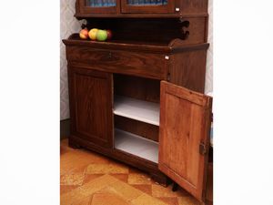 Libreria - vetrina a due corpi iin legno tinto ad imitazione della radica  - Asta Un'antica dimora marchigiana: Arredi antichi e Arte contemporanea - Associazione Nazionale - Case d'Asta italiane